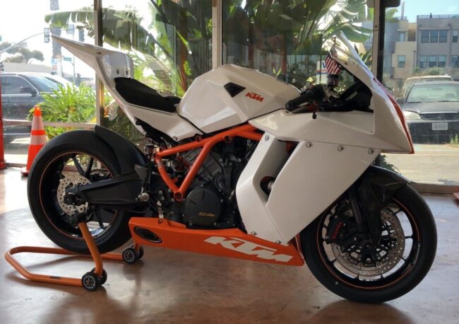 20220823 2012 ktm rc8r track right