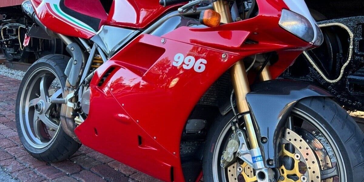 Little Red Express - 2001 Ducati 996S - Rare SportBikesForSale Little Red Express - 2001 Ducati 996S - Rare SportBikesForSale