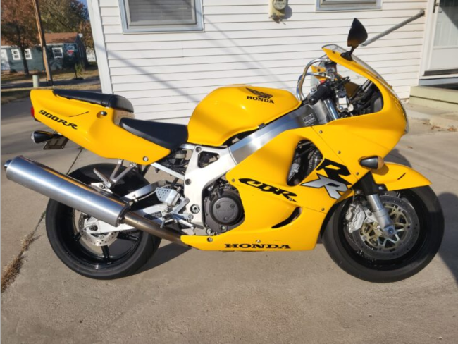Screenshot 2023-12-17 at 22-01-11 Featured Listing – 1998 Honda CBR900RR – Rare SportBikesForSale