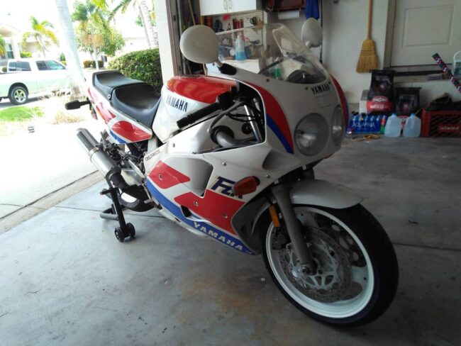 1989_Yamaha_FZR_1000
