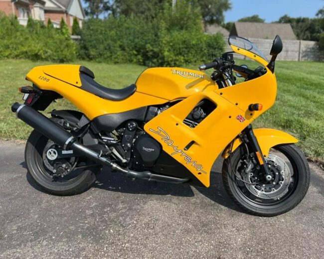 Triumph Daytona 1200 1
