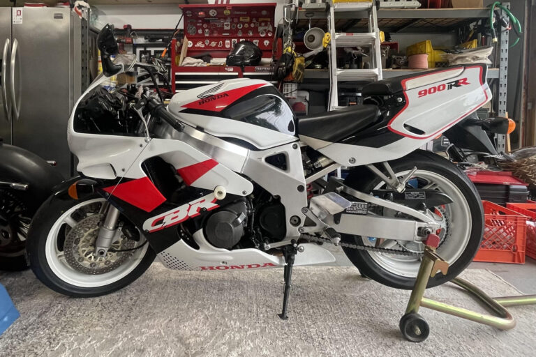 Honda CBR900RR 6