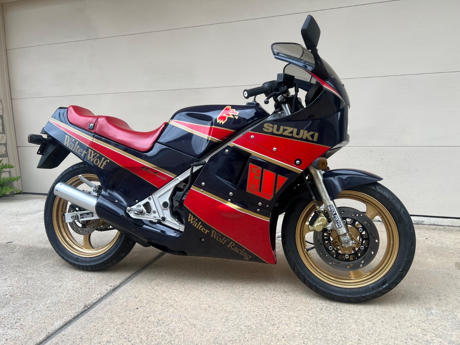 Suzuki-RG250-WW-2.jpg