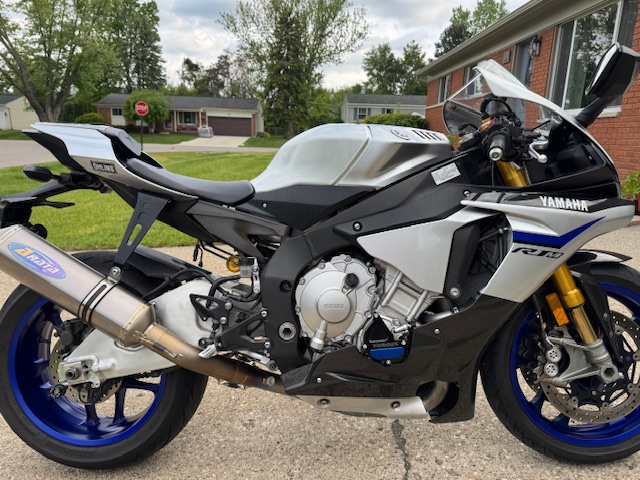 2015YamahaR1M