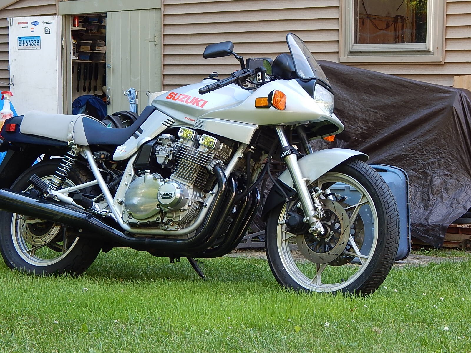 1982_suzuki_GSX_katana