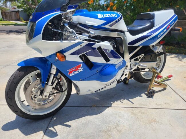 Suzuki GSX-R750 1
