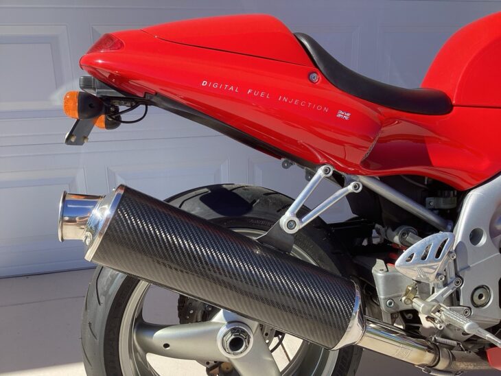 Injection Pour Triumph 955i - Pièce Moto D'occasion, Opérationnelle Avec Traces D'usure