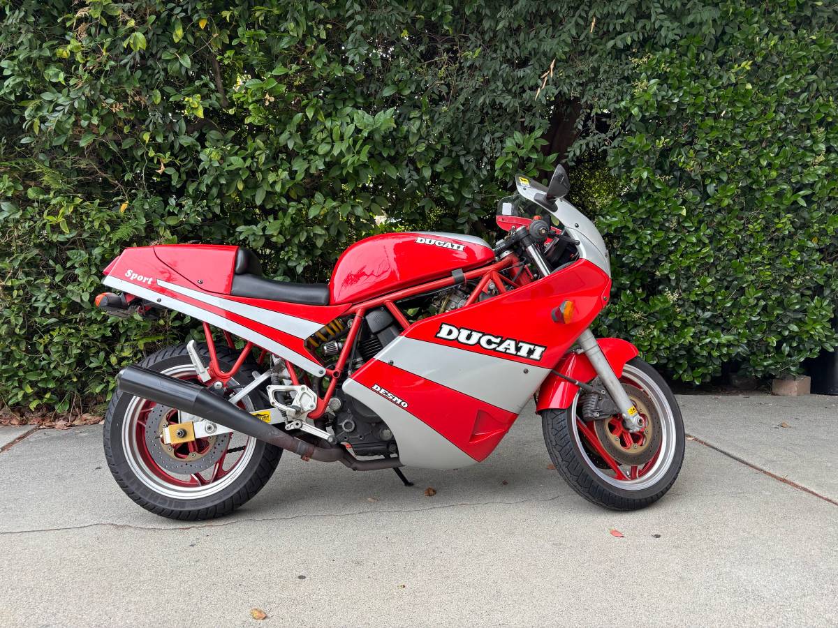 Ducati 750 Sport 10