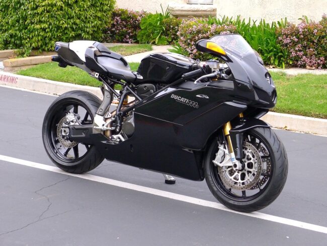 2005_ducati_superbike_999S_nero_monoposto