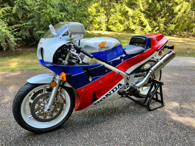 Honda RC32 4