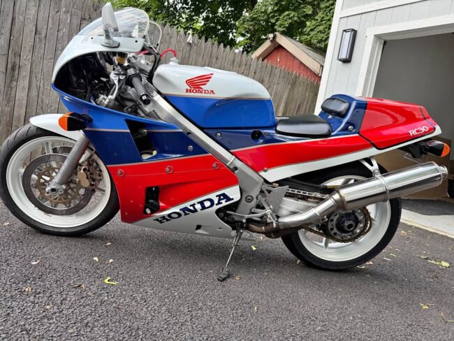 1990_honda_RC30_VFR750R