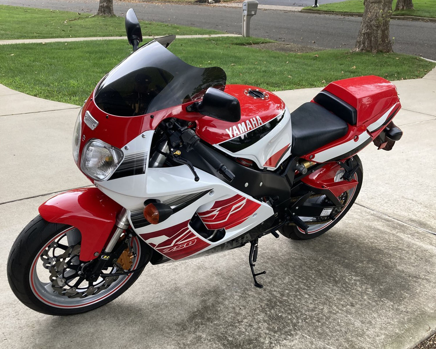 Yamaha YZF750R 1