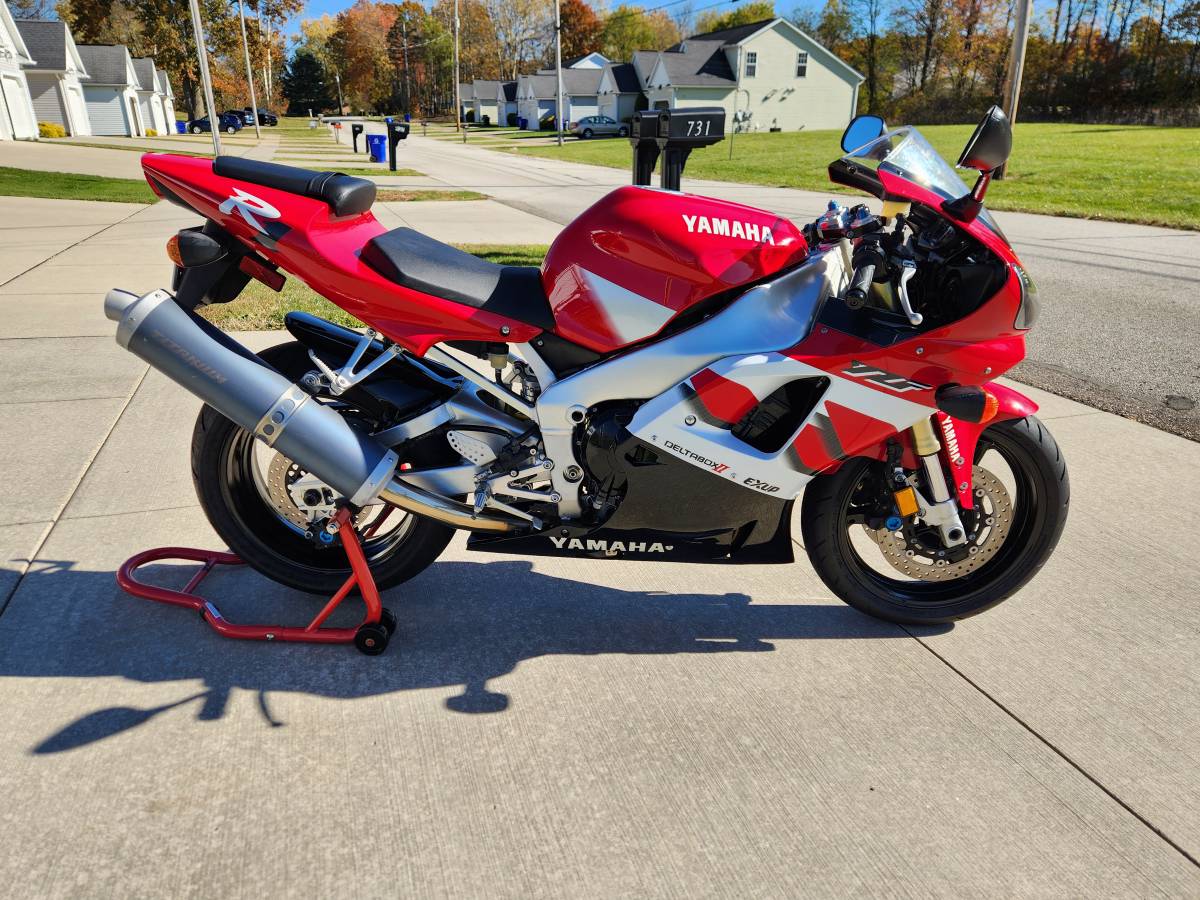 2000_yamaha_r1