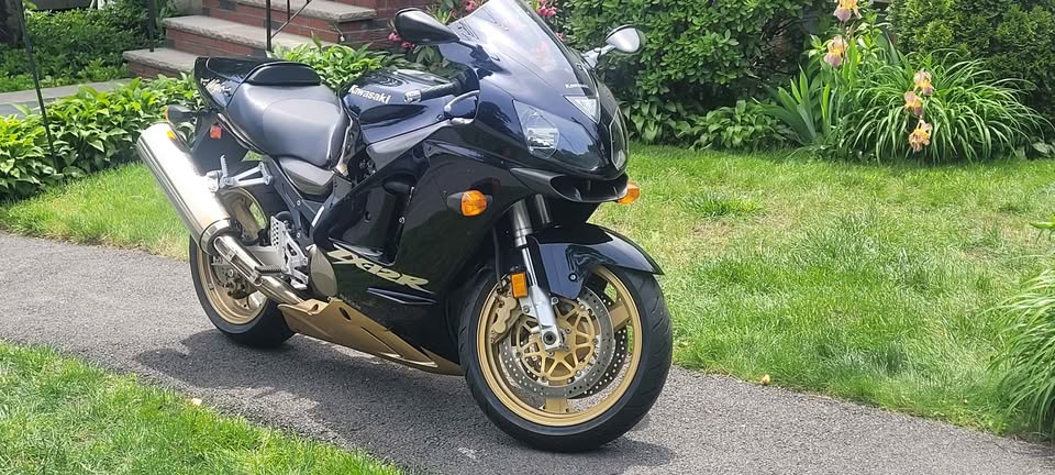 2002_kawasaki_ninja_zx12R