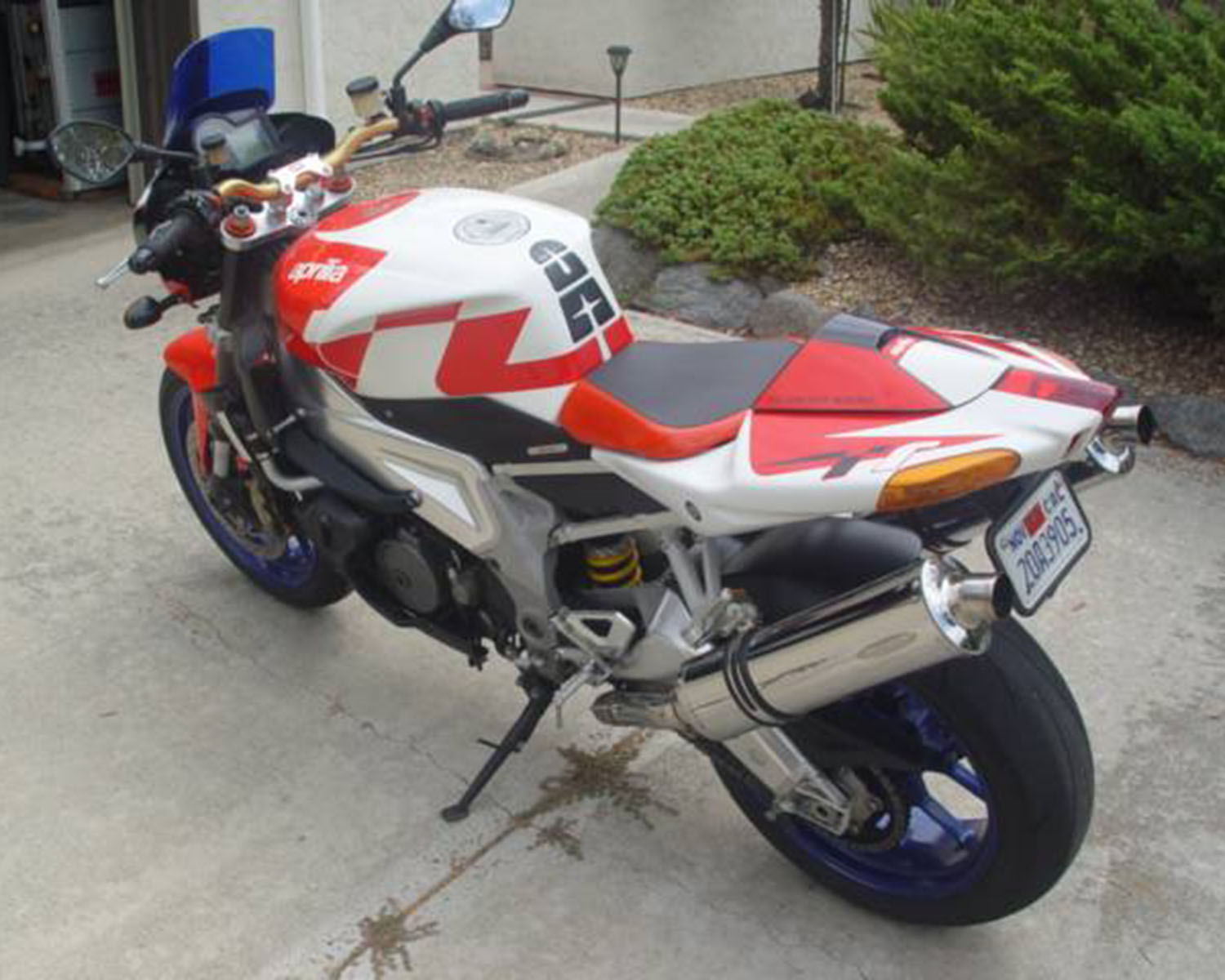 Aprilia Tuono 1000R 11