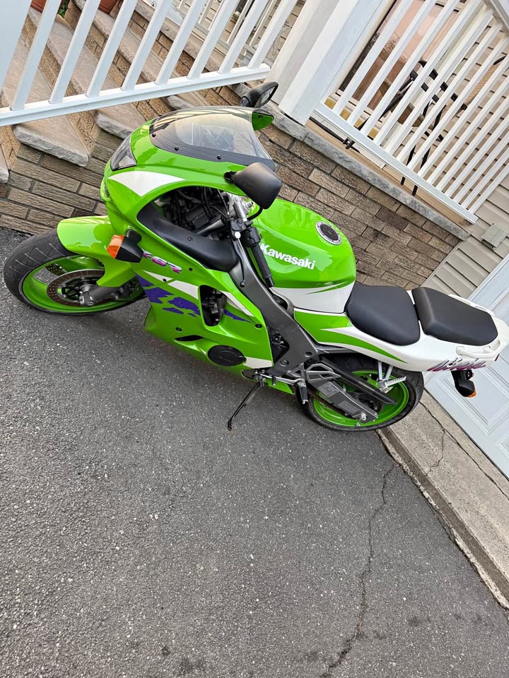 ラピス♪ 861 Miles and Decades of Dust: 1996 Kawasaki ZX-6R Ninja in NJ