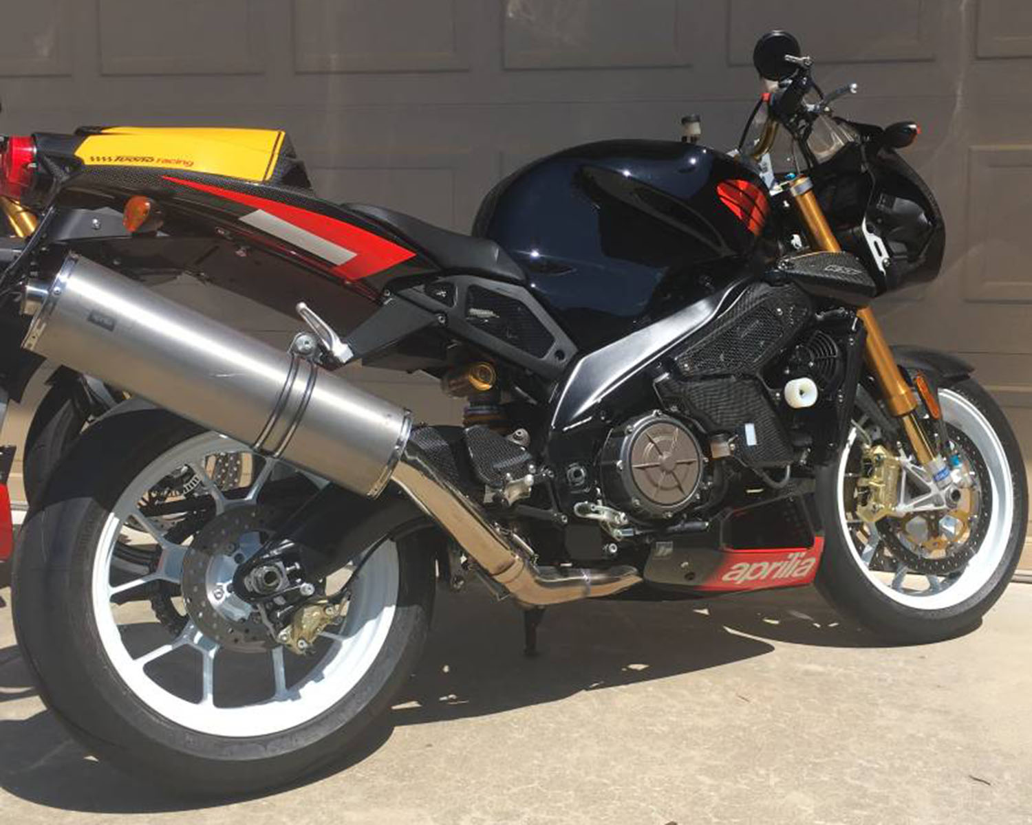 Aprilia Tuono Racing 1