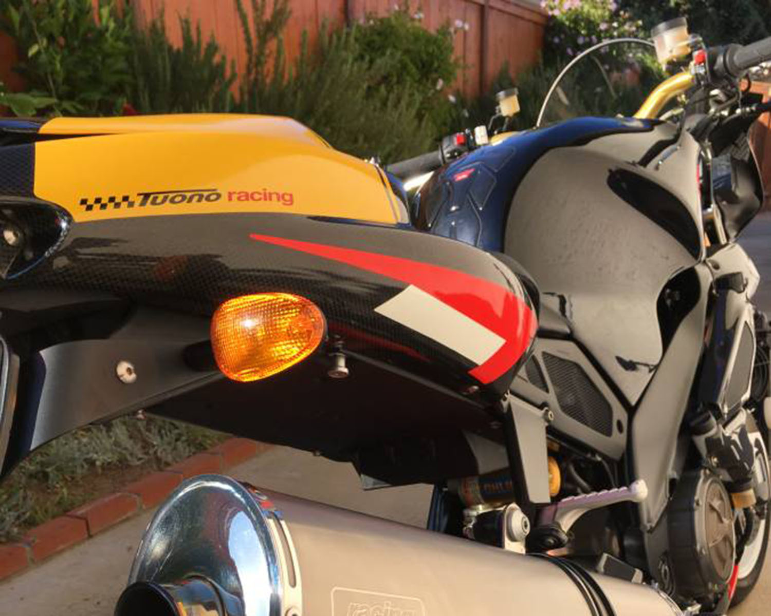 Aprilia Tuono Racing 10