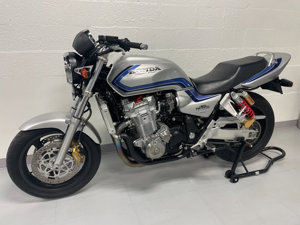 honda_2000_cb1300