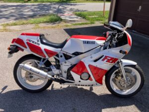 A Rider’s Fizzer: 1988 Yamaha FZR400 on eBay A Rider’s Fizzer: 1988 Yamaha FZR400 on eBay