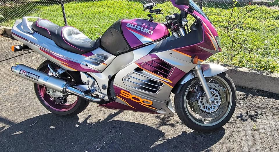 Purple Reign: 1995 Suzuki RF900R in Jersey Purple Reign: 1995 Suzuki RF900R in Jersey