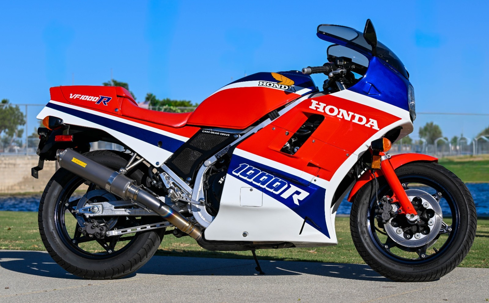 Honda VF1000R 3