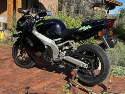 Featured Listing: 2000 Kawasaki ZX9R for Sale